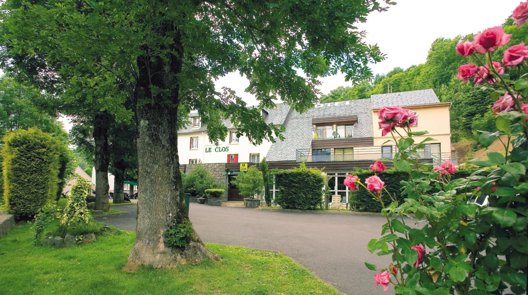 Hotel Restaurant Le Clos Besse-et-Saint-Anastaise Exterior photo